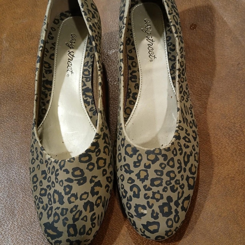 easy street Leopard Print Round-Toe Pumps in Tan and Black